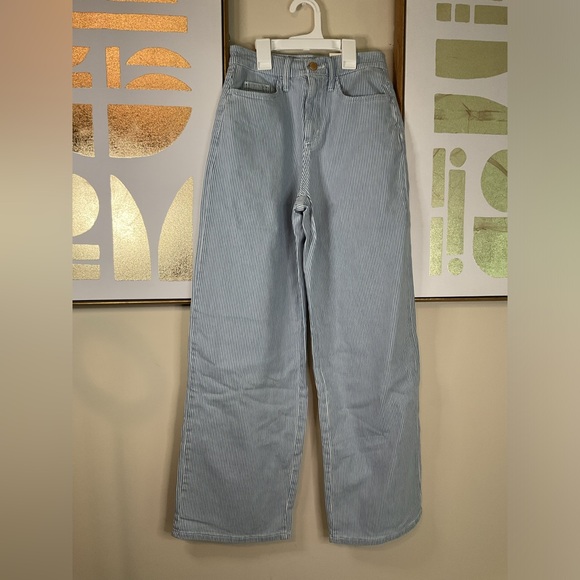 NWT Women's High-Rise Wide Leg Jeans -
Universal Thread Light Blue size 00 - Picture 4 of 11